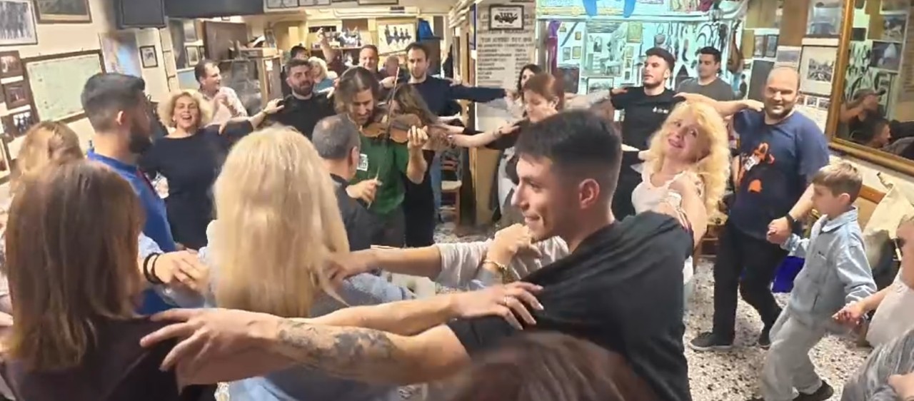 Όταν η παράδοση γίνεται γλέντι: Μια αξέχαστη βεγγέρα στην Ένωση Κρητών Νέας Σμύρνης