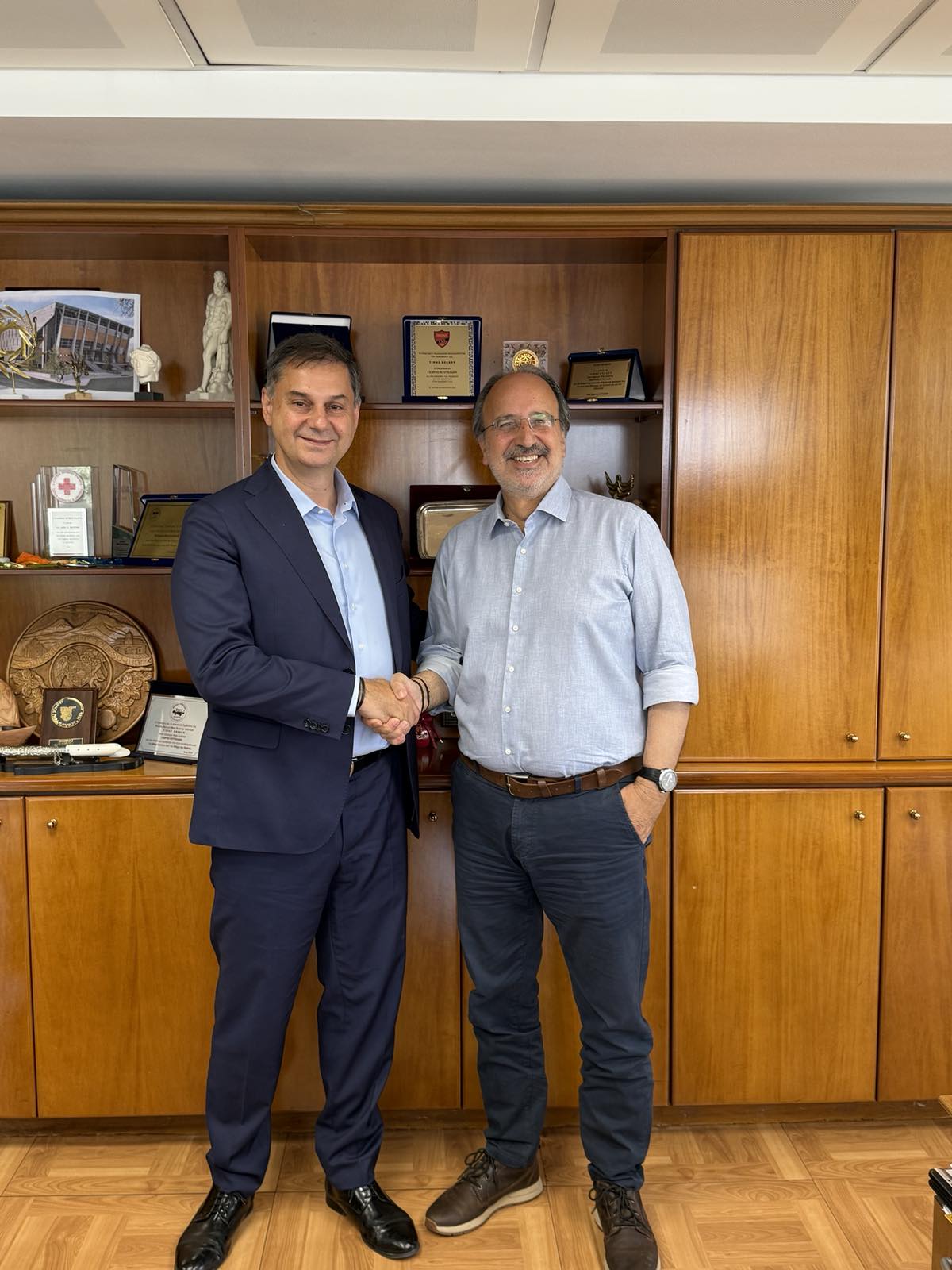 Επίσκεψη Υφυπουργού Εξωτερικών Θεοχάρη στη Νέα Σμύρνη